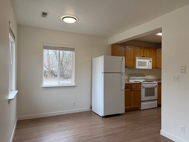 Building Photo - 416 Jasper Ave