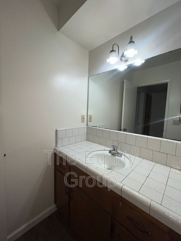 Building Photo - 4601 W Cypress Ave