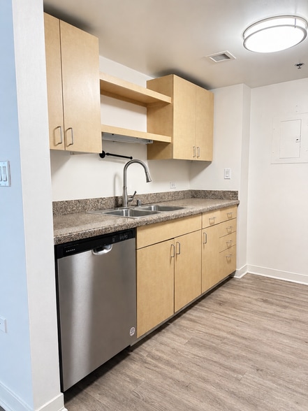 Kitchen - 425 W Beech St