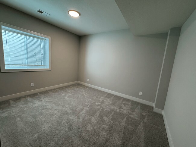 Building Photo - 1613 SW Hedgewood Ln