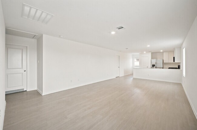 Building Photo - 702 Umbrella Tree Dr