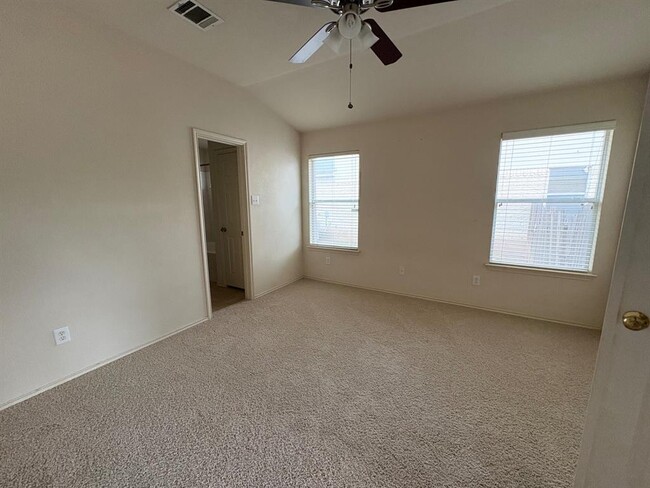 Building Photo - 813 Middle Brook Dr