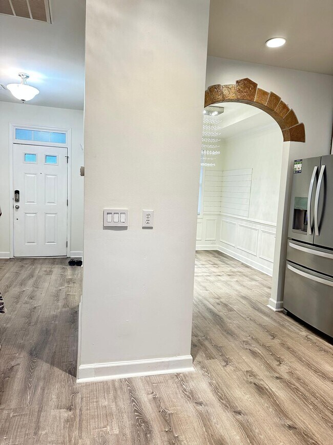 Building Photo - 614 Beech Hanger Dr