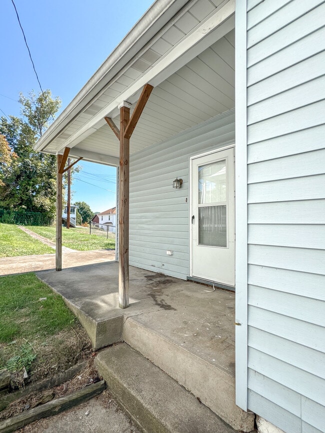 Building Photo - 1615 Poplar St