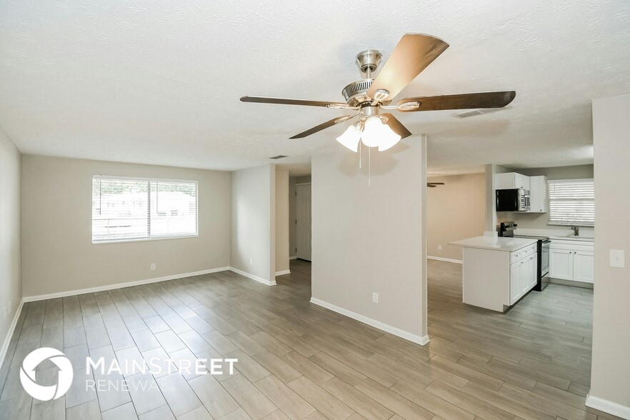 Building Photo - 4425 Jana Ln N