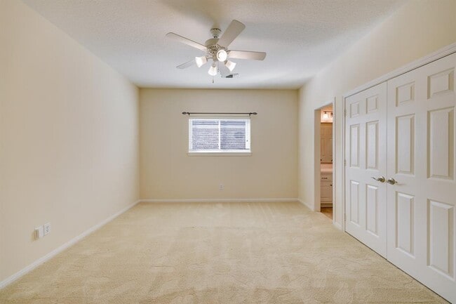 Building Photo - 5022 Coral Gables Dr