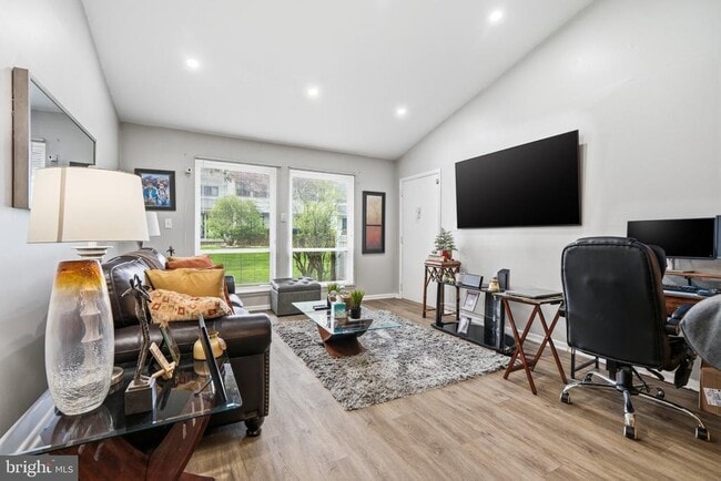 Building Photo - 7 Dennison Dr