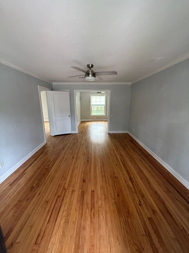 Building Photo - MOVE IN SPECIAL!! $800.00 off 1st FULL RENT!! Discover this beautifully updated 2 bed 1 bath 1 ca...