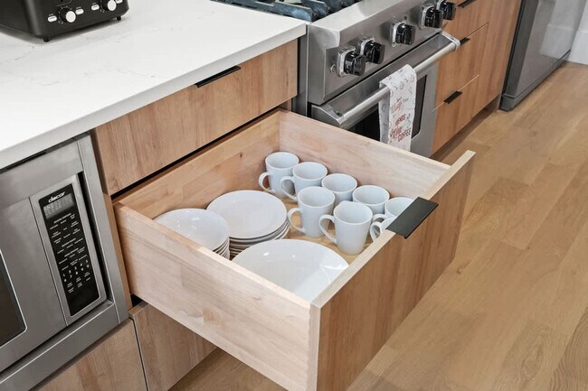 Building Photo - 2110 W Washington Blvd