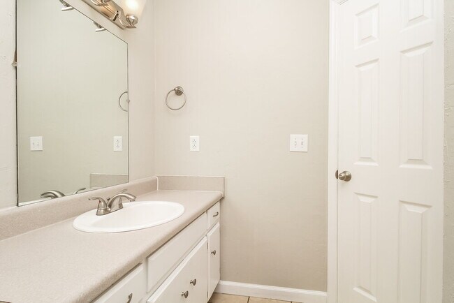 Building Photo - 610 Angel Way Ct