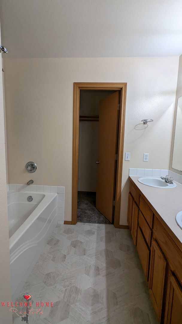 Building Photo - The amenities of an apartment community in...