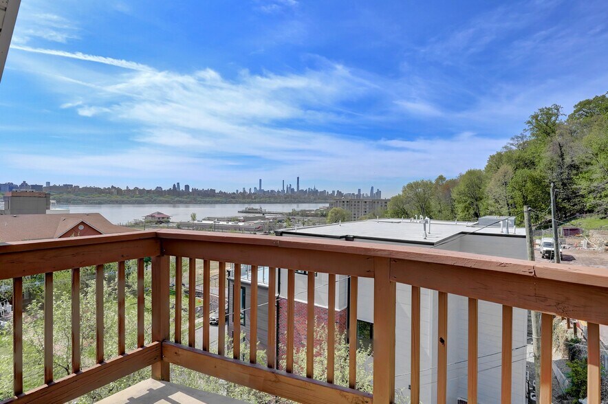 Building Photo - 170 Undercliff Ave