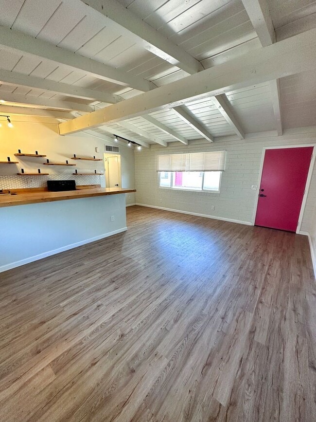 Building Photo - 2770 N Forgeus Ave