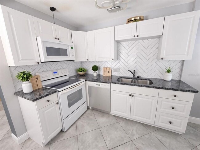 Building Photo - 519 Yelvington Ave