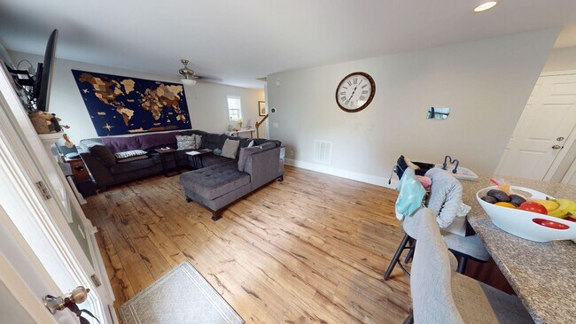 Building Photo - $500 OFF 1st Month's Rent if Leased by 07/...