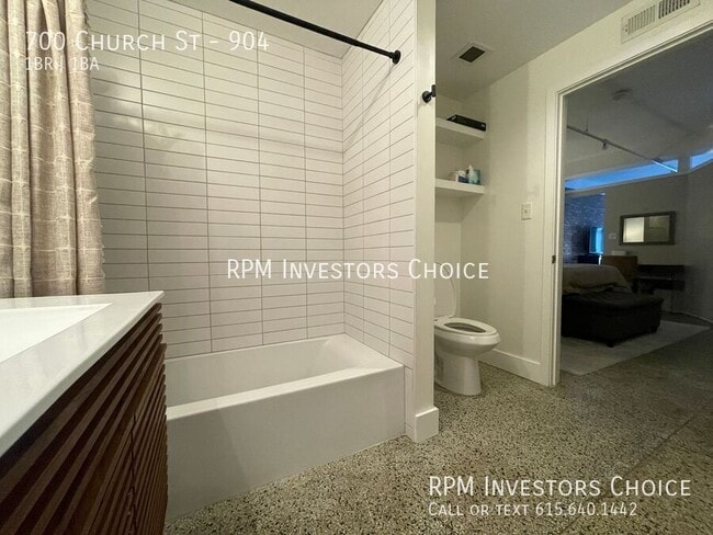 Building Photo - 700 Church St