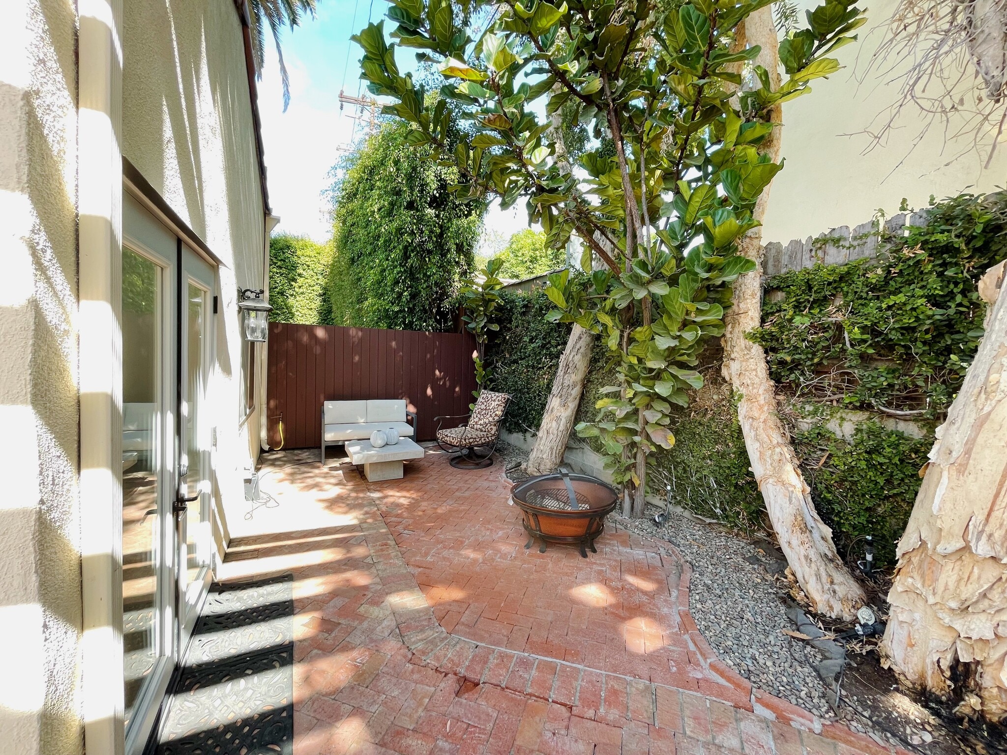 Building Photo - 728 Westbourne Dr