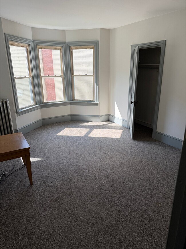 Building Photo - 68 Penn St