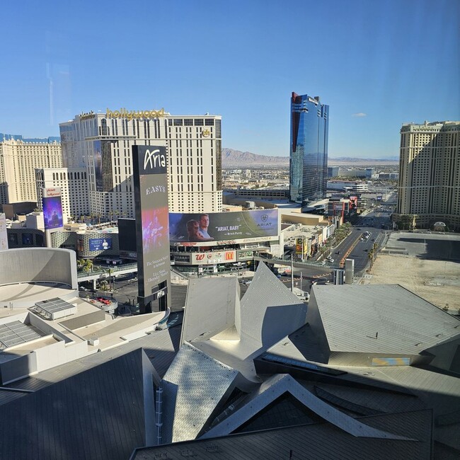 Building Photo - BELLAGIO FOUNTAIN and STRIP  Views!!  Stun...