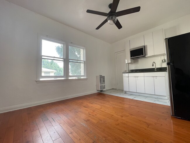 Building Photo - 1617 Normandie Ave