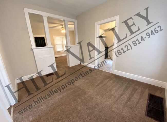 Building Photo - Two Bedroom Bungalow - East Side Location