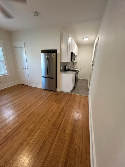 Building Photo - 1454 W Fargo Ave