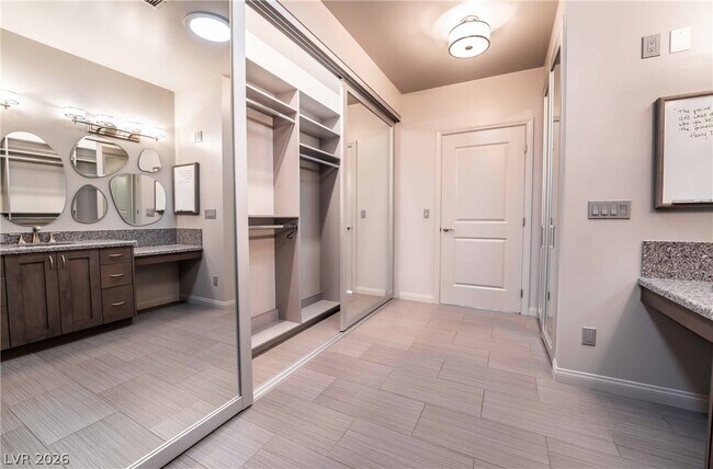 Building Photo - 980 Vegas Valley Dr