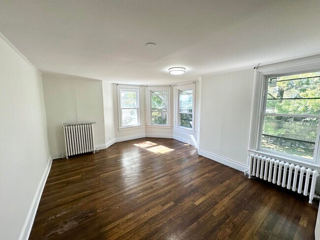 Building Photo - 137 Closter Dock Rd