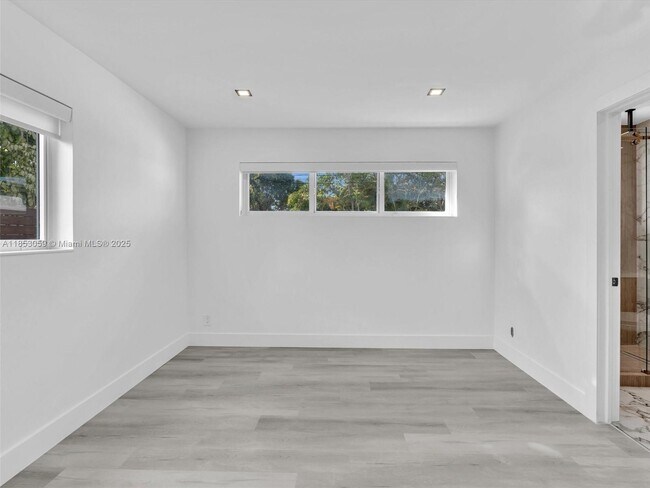 Building Photo - 2048 SW 37th Ave