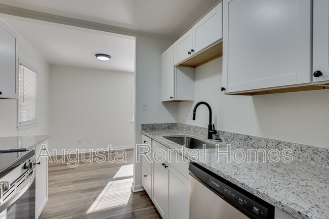 Building Photo - 3110 Arcadia Dr