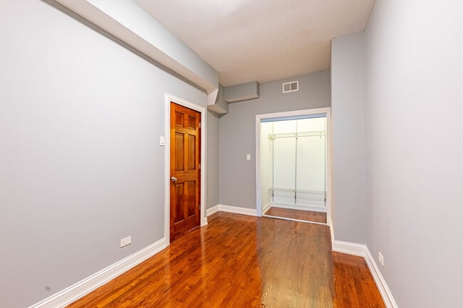 Building Photo - 2242 N Western Ave