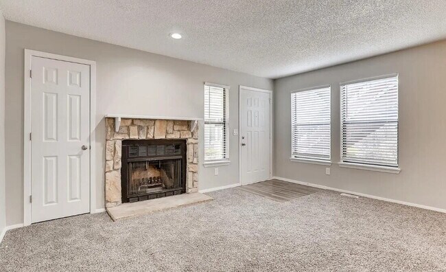 Building Photo - 932 S Dearborn Way