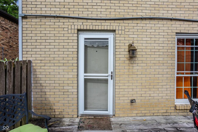 Building Photo - 5516 Greenview Dr