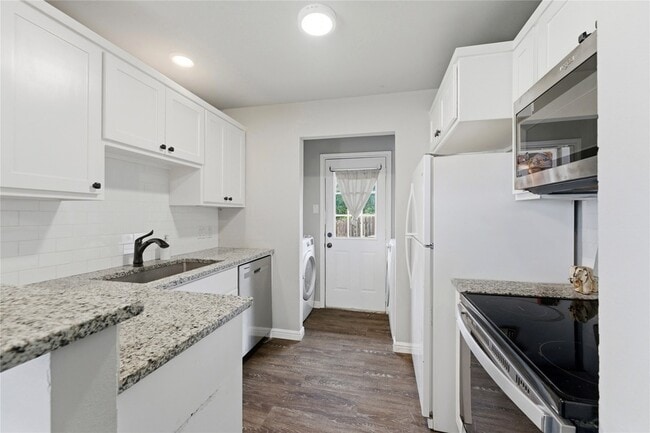 Building Photo - 904 Overlook Dr