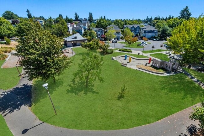 Building Photo - Air Conditioned Judkins Parkside Townhome ...