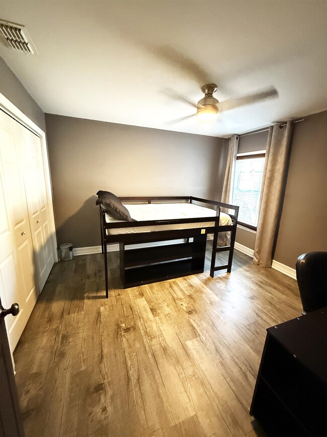 Building Photo - 1508 Crescent Hills Dr