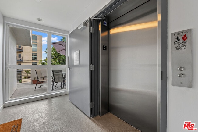 Building Photo - 5229 Willowcrest Ave