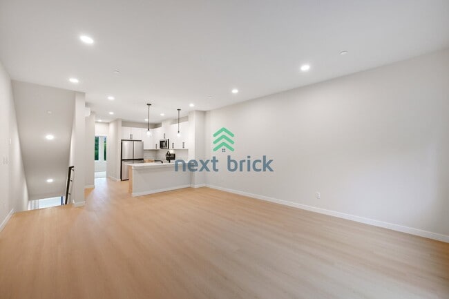 Building Photo - Spacious 3-Bedroom Townhouse Retreat with 3 Full Baths in Bothell - 1,551 Sq. Ft. of Modern Comfort!