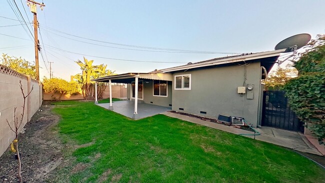 Building Photo - Lovely 3 Bed 1.5 Bath House in Whittier!