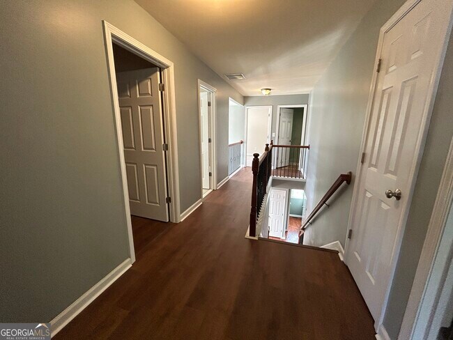 Building Photo - 706 Oracle Dr NE