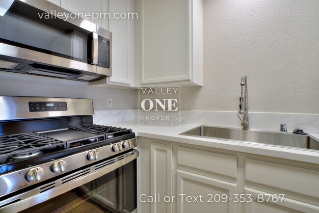Building Photo - Rare vacancy opportunity in Turlock's fine...