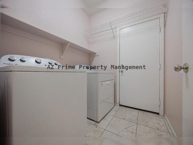 Building Photo - 3864 S Emery Cir