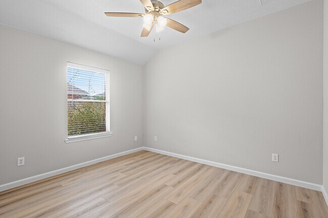 Building Photo - 25910 N Lakefair Dr