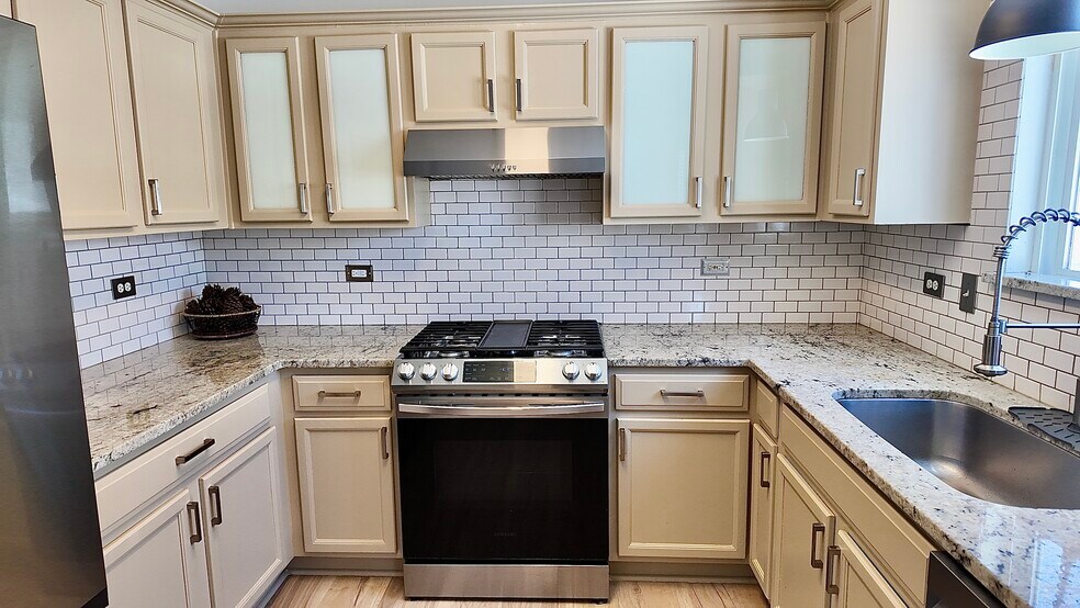 Building Photo - 68 Kempton Dr