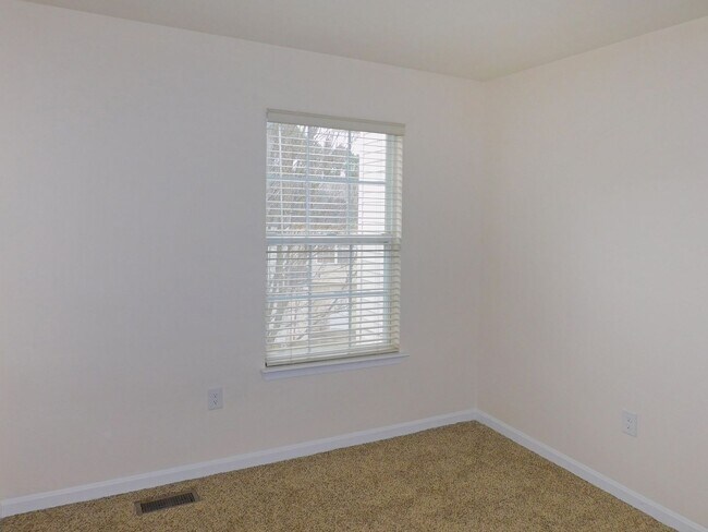 Building Photo - Recently Renovated 2 Story Inner Town Home...