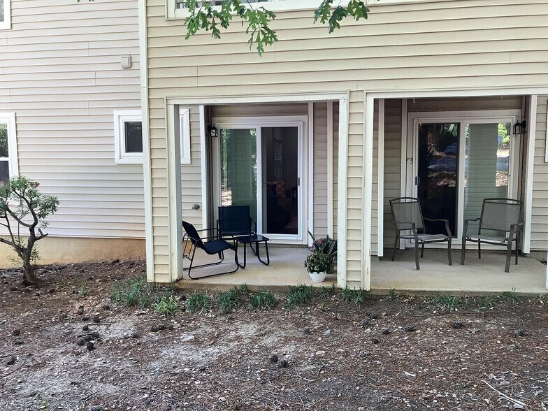 Building Photo - Room in Condo on Winterpointe Ln