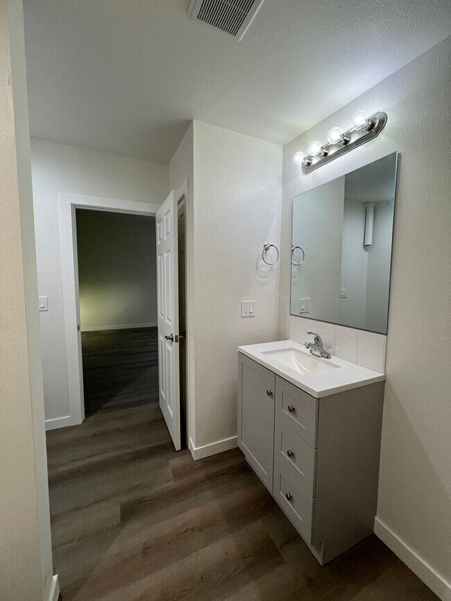 Building Photo - Professional Photos Coming Soon!