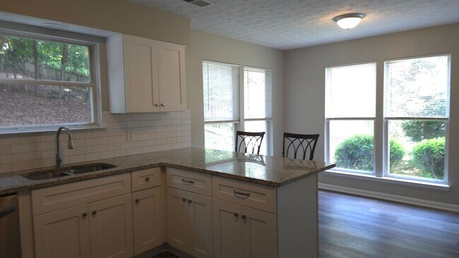 Building Photo - 10480 Summer Creek Dr