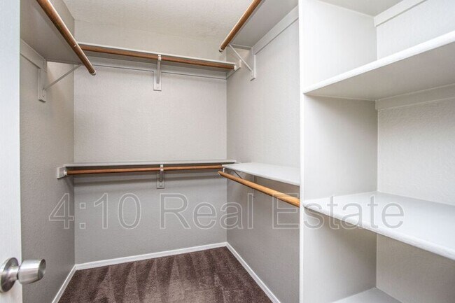 Building Photo - 4650 S Greythorne Way