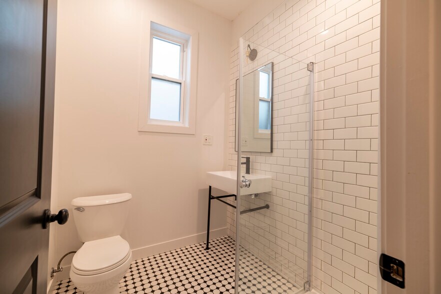 Building Photo - 905 S Miller St